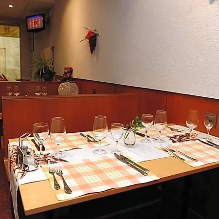 Отель Restaurant Au Chasseur 2*