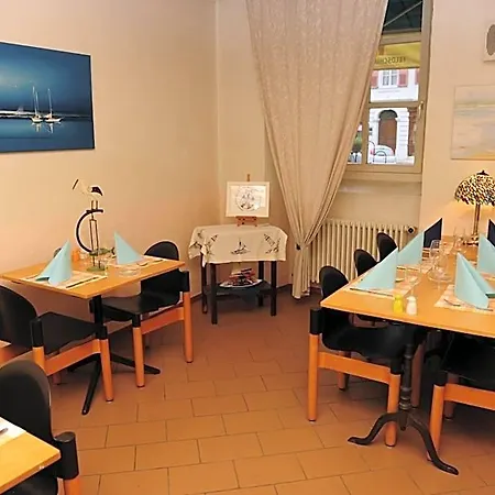 Отель Restaurant Au Chasseur 2*